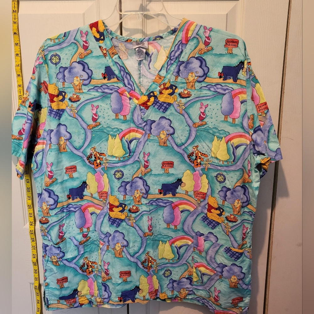 Winnie the Pooh Disney print, v neck, 2 pocket scrub top size XL
